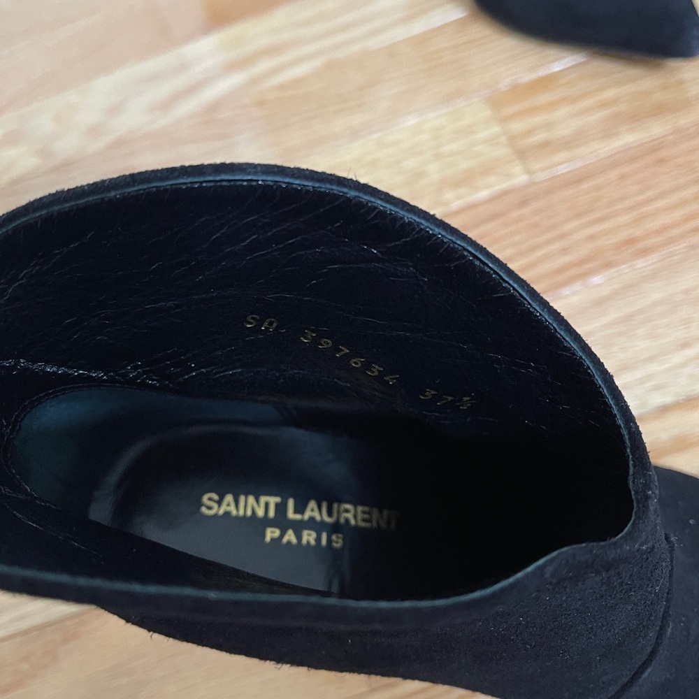 Saint Laurent Paris
Saint Laurent Black Suede Pointed Toe Ankle Booties Size 7.5 - Picture 3 of 8